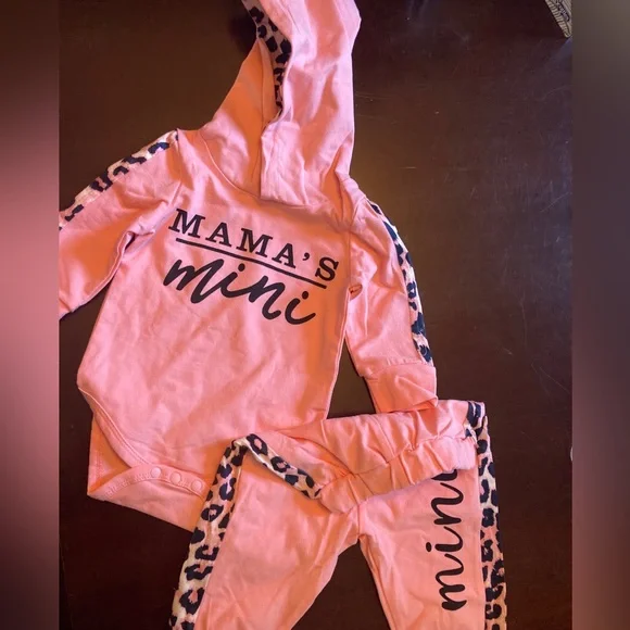 Mama’s Mini Outfit - Picture 2 of 3